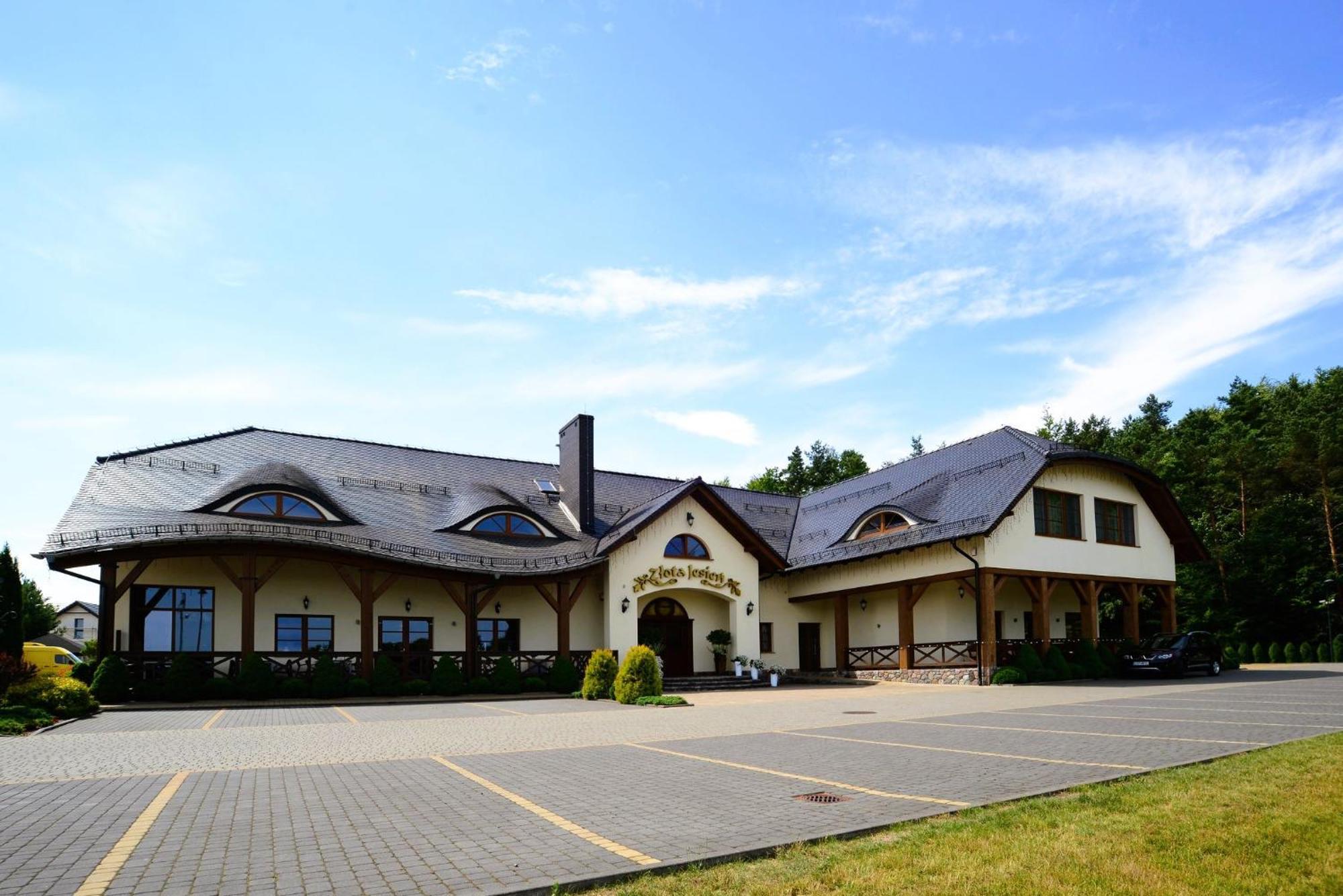 Zlota Jesien Restauracja I Noclegi Nad Jeziorem Kartuzy Esterno foto
